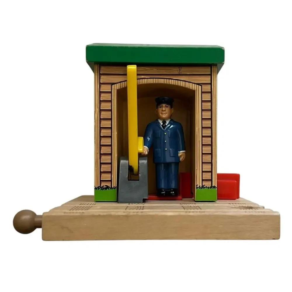 Vintage 2001 Thomas & Friends Conductor Shed Engine Wooden Tracks Set 24 Pc